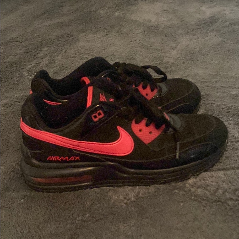 Nike Air Max Black and Pink Sneakers